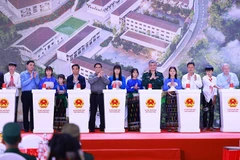 PM Pham Minh Chinh and officials mark the start of construction on the Yen Khuong Primary and Junior Secondary Boarding School in Yen Khuong commune, Thanh Hoa province, on November 9. (Photo: VNA)