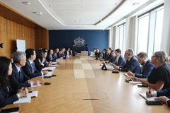 The meeting between the Vietnamese Finance Ministry delegation and representatives of the London Stock Exchange on September 15. (Photo published by VNA)
