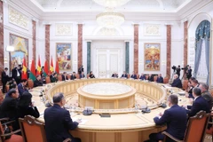 The talks between Vietnamese Party General Secretary To Lam and Belarusian President Aleksandr Lukashenko in Minsk on May 12, 2025. (Photo: VNA)