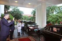 Party General Secretary To Lam bids farewell to Chairman of the Russian State Duma Vyacheslav Volodin after their meeting in Hanoi on September 29. (Photo: VNA)