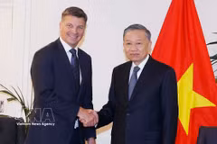 General Secretary of the Communist Party of Vietnam Central Committee and President To Lam (right) meets with Angus Taylor, leader of the Opposition and leader of the Liberal Party of Australia, on August 11, 2026. (Photo: VNA)