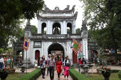 Visitors at the Temple of Literature in Hanoi (Photo: VNA)