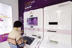 The reduction of bank staff will continue to be strong in 2025, as banks are promoting digital transformation and restructuring operations to improve cost management efficiency. (Photo: vnbusiness.vn)