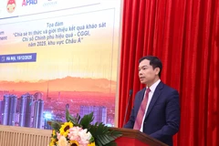Associate Professor Dr Nguyen Manh Hung, Vice President of the Ho Chi Minh National Academy of Politics, addresses the dialogue in Hanoi on December 15. (Photo: VNA)