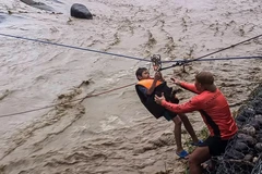 A resident in Ilocos Sur province of the Philippines is evacuated when Typhoon Ragasa hits the country's northern region on September 22, 2025. (Photo: Xinhua/VNA)