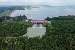 Dau Tieng Reservoir is a particularly important irrigation project, playing a crucial role in ensuring water security, preventing natural disasters, and promoting socio-economic development in the southeastern region of Vietnam. (Photo: VNA)