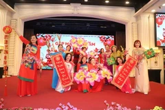 A performance at the gathering held by the Overseas Vietnamese Association in Macau on February 9 (Photo: VNA)