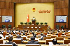 Minister of Finance Nguyen Van Thang presents the draft revised Law on National Reserves at the NA's 10th session on November 17. (Photo: VNA)