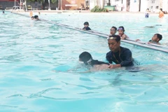 A swimming class for students in the central province of Nghe An. (Photo: VNA)