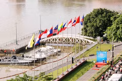 Flags of ASEAN countries fly at Bach Dang Park in Sai Gon ward, Ho Chi Minh City, on the occasion of the 58th founding anniversary of ASEAN (August 8, 1967–2025). (Photo: VNA)