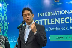 Indonesian Finance Minister Purbaya Yudhi Sadewa fields questions at the seminar in Jakarta on May 12. (Photo: VNA)