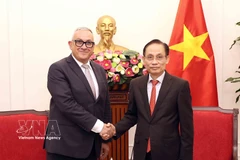Minister of Foreign Affairs Le Hoai Trung (right) meets with European Commissioner for International Partnerships Jozef Sikela in Hanoi on March 24 (Photo: VNA)