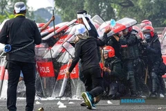 Malaysian police and servicemen in an excercise. (Photo: Bernama)