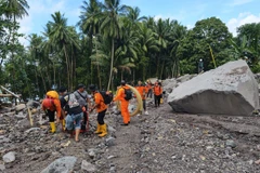 Rescuers work to address landslide and flash flood consequences in North Sulawesi province, Indonesia, on January 6, 2026. (Illustrative photo: Xinhua/VNA)