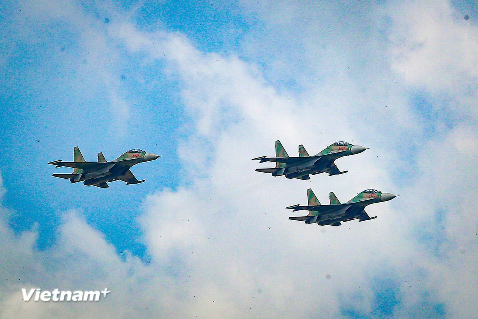 Su-30MK2, the mainstay fighter known as the “Cobra King”, which impressed audiences in previous displays, will once again perform on this National Day celebration. (Photo: VietnamPlus)