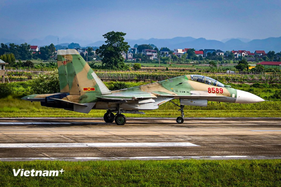 The presence of these modern fighters not only demonstrates the strength of the Air Defence – Air Force but also reflects the service’s modernity and growing combat capability. (Photo: VietnamPlus)