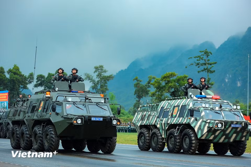 Modern military equipment in rehearsal. (Photo: VietnamPlus)