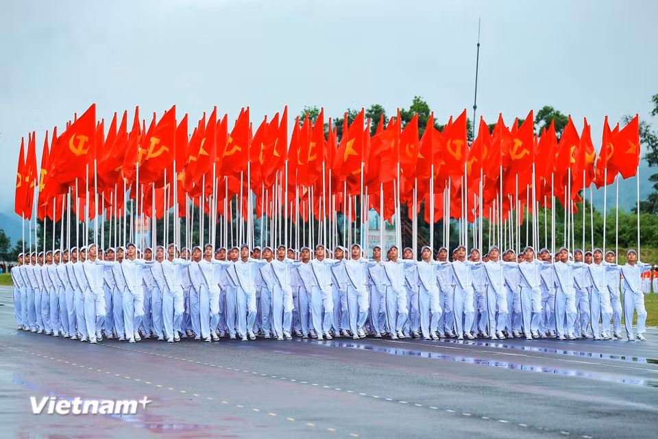 The parade features nearly 16,000 officers and soldiers from the army and public security units, along with artillery, military equipment, and modern specialised vehicles. (Photo: VietnamPlus)
