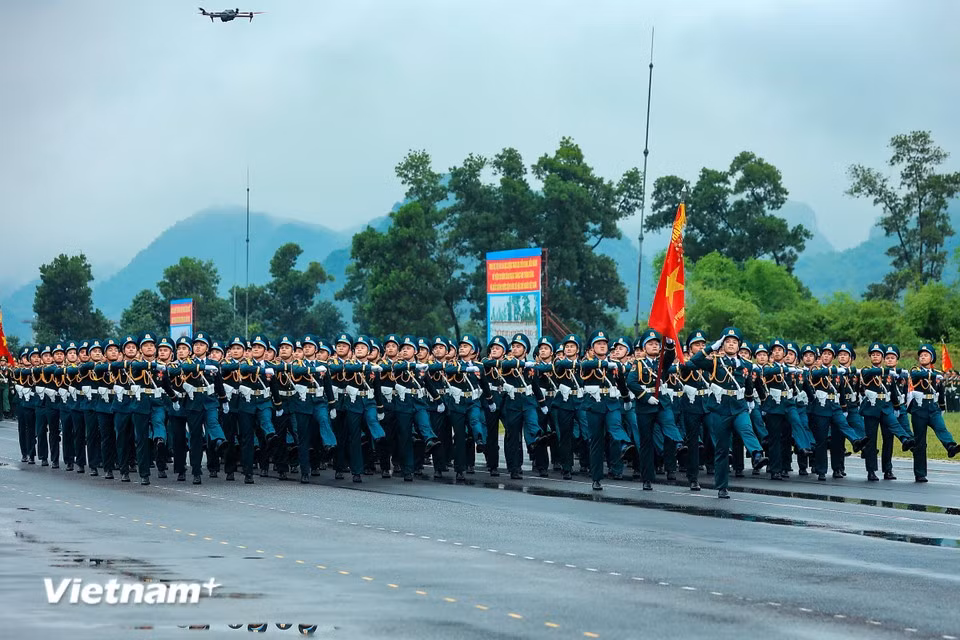 The joint rehearsal for the parade marking the 80th anniversary of the August Revolution and National Day takes place at National Military Training Centre No. 4 on August 16, 2025. (Photo: VietnamPlus)