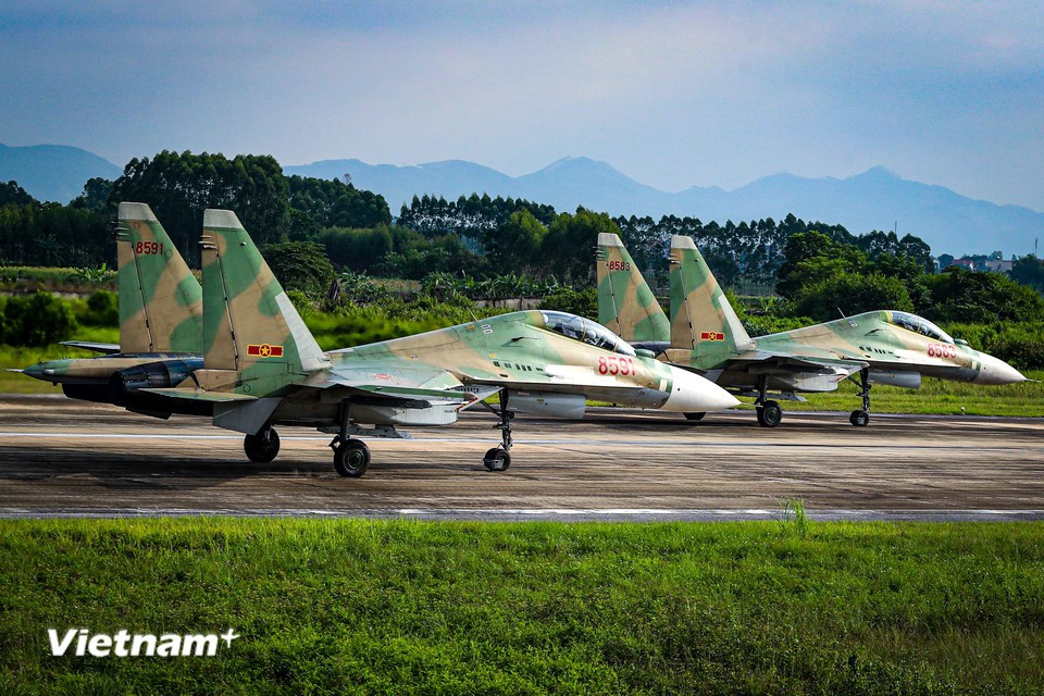 Su-30MK2 fighters will fly in two formations of five and three aircraft. (Photo: VietnamPlus)