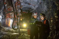 Miners working at an underground site. (Photo: ANTARA) 