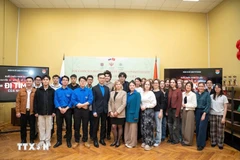 Vietnamese and Russian students attend a screening of the documentary on President Ho Chi Minh (Photo: VNA)