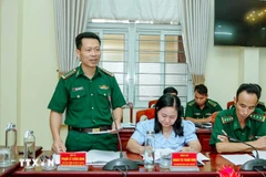Colonel Pham Le Xuan Binh, Commander of the Can Tho Border Guard Command, presents results of IUU fishing prevention efforts. (Photo: VNA)