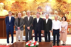 Vice Chairman of the Hanoi People’s Committee Nguyen Manh Quyen receives Sylvain Ouillon, Chief Representative of the French National Research Institute for Sustainable Development (IRD) in Vietnam (Photo: Hanoi Moi)
