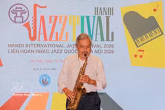 People’s Artist Quyen Van Minh performs at the launch of the Hanoi Jazztival 2026 project. (Photo: VNA) 