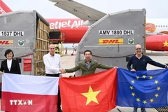 Officials at the handover ceremony for the aid shipment (Photo: Courtesy of the Embassy of Poland) 