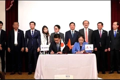 Delegates at the signing ceremony (Photo: VNA)