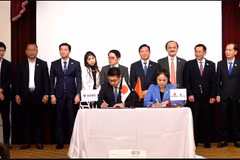 Delegates at the signing ceremony (Photo: VNA)