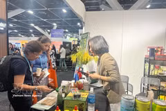International customers are impressed by Vietnamese products for natural flavours and attractive packaging. (Photo: VNA) 