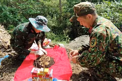 Efforts are stepped up to search for and recover remains of fallen soldiers at the Vi Xuyen battlefield. (Photo: qdnd.vn)