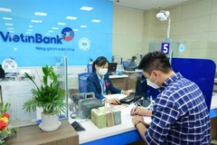 A customer at a VietinBank office in Hanoi (Photo: VNA) 