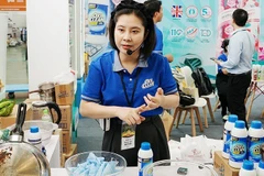 A livestream session promoting products to online consumers. (Photo:nhandan.vn 