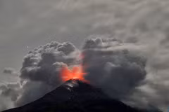 File photo shows Mount Lewotobi Laki-Laki spewing volcanic material in East Flores, East Nusa Tenggara province, Indonesia in March 2025 (Photo: Xinhua). 
