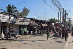 Several shops were damaged following the earthquake in General Santos City, the Philippines, on June 8, 2026. (Photo: Xinhua/VNA) 