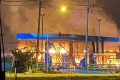 Fire destroys one of the 11 PTT petrol stations that were attacked across three southern border provinces on January 11 (Photo: bangkokpost.com) 