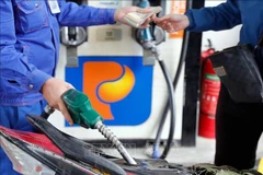 Fuel prices see slight dip from July 17 (Photo: VNA)