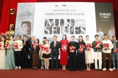 The cast of the high-quality miniseries line at the press conference. (Photo: VNA)