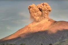 Kanlaon Volcano erupts on early May 13, spewing ash plume into the sky. (Photo: Guardian News) 