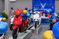Electric motorcycles on display at a VinFast showroom in Vietnam. (Photo: VinFast) 
