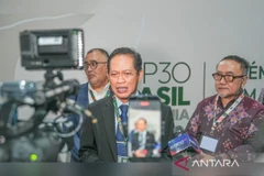 Indonesia's Environment Minister Hanif Faisol Nurofiq (center) addresses reporters on the sidelines of the Belem Leader Summit in Brazil (Photo: Antara) 