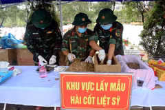 Military officers collect samples from martyrs' remains at Ham Rong Martyrs’ Cemetery of Thanh Hoa province for DNA identification. (Photo published by VNA)