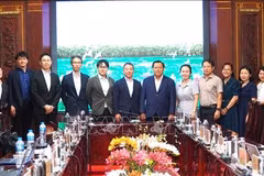 Officials of Tay Ninh province and the Japanese delegation pose for a photo at the meeting on November 26. (Photo: VNA) 