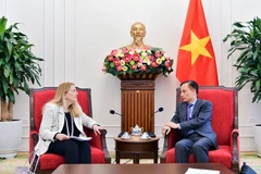 Minister of Foreign Affairs Le Hoai Trung (R) receives Helene Budliger Artieda, Director of Switzerland’s State Secretariat for Economic Affairs, in Hanoi on March 17. (Photo: MoFA)