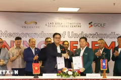 Delegates at the signing ceremony (Photo: VNA)