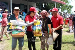 The Lam Dong Red Cross, in coordination with sponsors, delivered 540 essential relief packages to residents severely affected by floods in Ham Thanh commune, Lam Dong province. (Photo: VNA) 