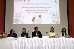 Speakers at a panel discussion on Vietnamese language teaching and learning in Thailand. (Photo: VNA) 
